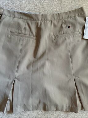 Tommy Hilfiger Beige/Tan Golf Skort with Subtle Flag Detail